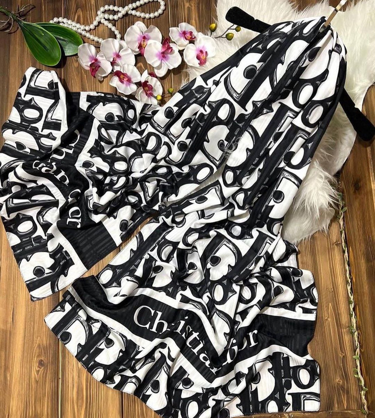 خرید آنلاین شال نخی طرحدار زنانه مشکی سفید